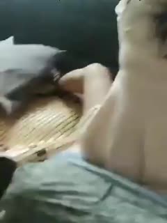 当着朋友的面,做爱或许更刺激!女孩还尖叫着不能拍!!只拍个背影啦,你们继续真刺激!