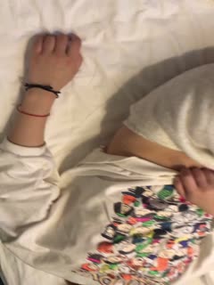 MJ迷倒01年可爱妹子跟她闺蜜玩脸翻眼玩脚,乳头粉嫩,青春胴体,高清1080P,附图21P