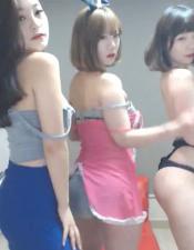摇啊摇扭啊扭,三个美女同台叫声给土豪射