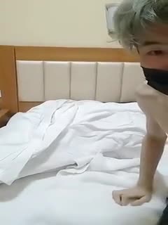 【丝袜】连体黑丝情趣骚浪女露脸自慰勾引哥哥干她,口交大鸡巴被