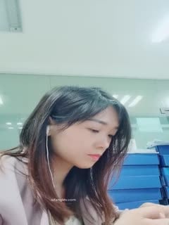 清纯小野喵】在外资公司上班美丽小姐姐~上班偷偷直播!~!!✨✨✨--无声音时是主播关的,怕泄露公司机密_20220525_144102第04集
