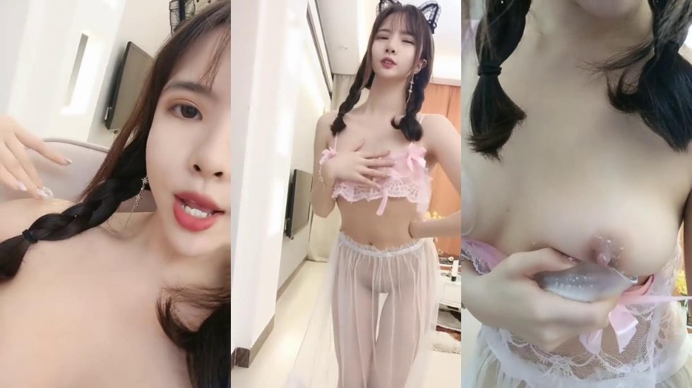 风骚的女闺蜜,全程露脸情趣诱惑,跟狼友互动撩骚听指挥,吸奶器里装跳蛋刺激奶头,道具抽插无毛骚穴好刺激
