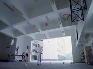 一部电影贴着惊悚恐怖的标签,真正的商业价值只在于迎合当时大众