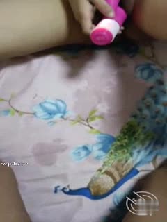 《熟女控☀️必备》原创大神给久战沙场离异黑比干妈剃阴毛,然后道具 肉棒直接给干潮喷了3第01集