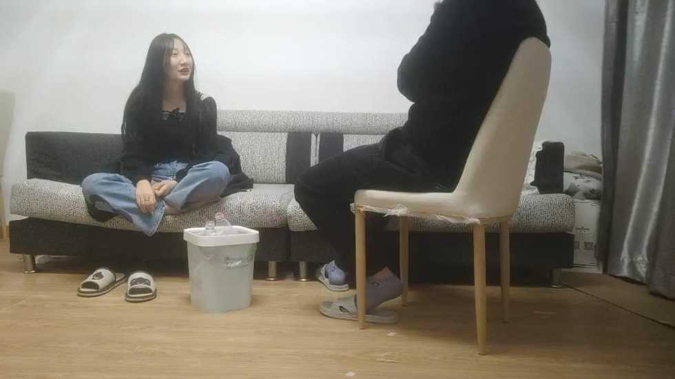 在读大学生为了提高生活质量,晚上兼职做小姐的...