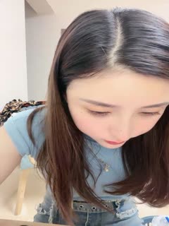 黑丝女神【甜腻小喵】裸舞一字马白虎道具自慰狂插!美!_0