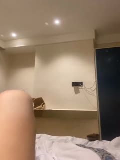 2#带着情趣手铐操逼,骑乘位深插骚穴,张开双腿一顿输出