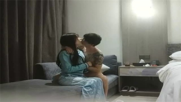 利哥探花:嫩妹身材太诱人,水流成河!