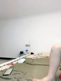 可爱萌小七这小姑娘真骚,全程露脸吃了性药跟两大哥激情啪啪,前面草嘴后面草逼多各种抽插,颜射道具玩逼1