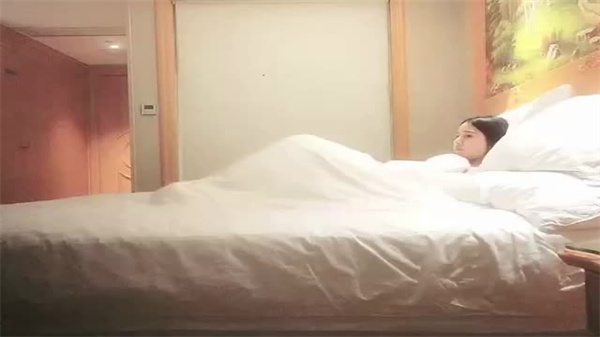 大屌魔人独爱熟女,约炮苗条贫乳御姐的诱惑激情夜