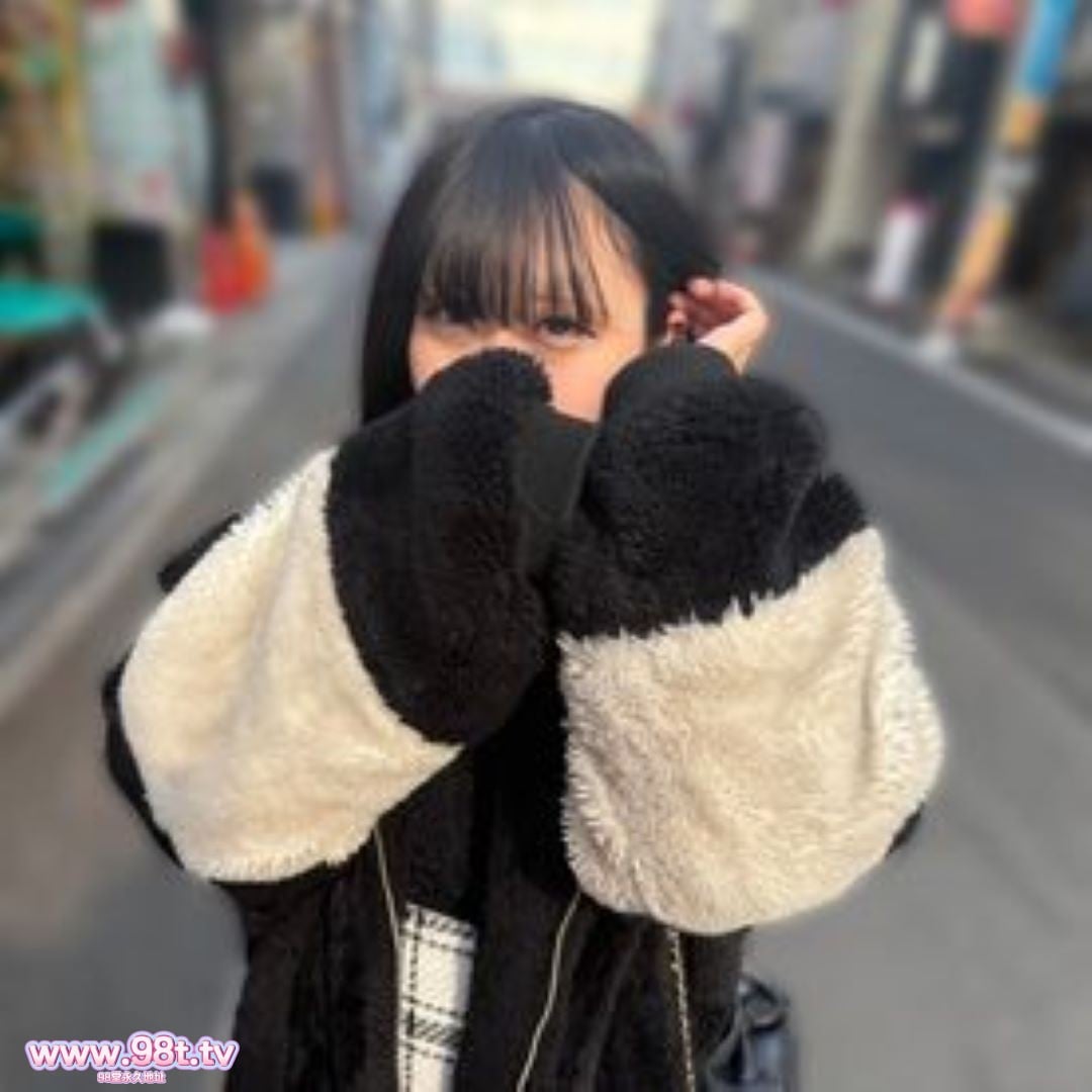 FC2PPV-4862066-【秘蔵映像】ガールズバー黒髪美ショ.ウジョ♥️常連の給料注いでようやくアフター解禁!