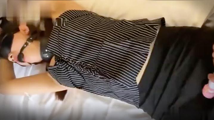 极品反差婊!滴蜡抽鞭耳光调教,淫荡母狗跪求虐待