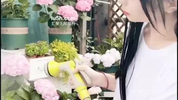 爆机少女喵小吉花絮福利放出,花园嬉戏的精灵