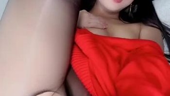 推特网红女神kittyxkum付费私拍,黑丝红衣魅惑喘息