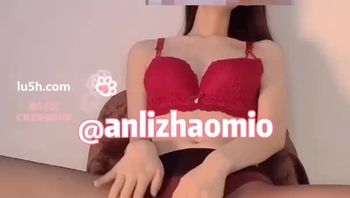 暗里着迷是谁?暗里着迷是推特的网红女神,这一部私拍视频资源中,暗里着迷姐姐全程喘叫不停,特别的顶