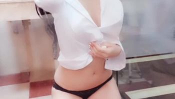私人玩物是谁?私人玩物在线视频在哪里观看?私人玩物是知名的微博网红女神,这一部私人玩物福利视频中,私人玩物穿着黑丝,十分的诱惑
