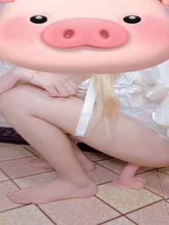 从上面坐上去的姿势插得好深啊,又舒服又疼萌面学妹