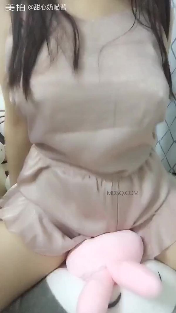 甜心奶猫酱(甜甜的小奶猫)浅紫色吊带大胸