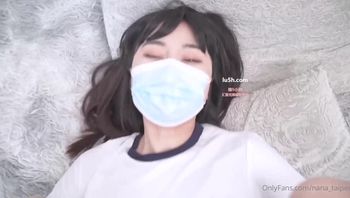 娜娜是谁?娜娜是台湾的新晋嫩模,这一部私拍视频依旧是娜娜的剧情定制,玩着switch的娜娜,被男朋友玩弄