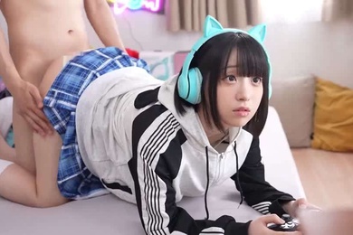 爱玩游戏的妹妹!电竞JK少女玩游戏 哥哥玩妹妹的身体 一边插一边玩 内射灌精无套中出