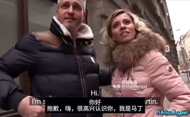 老外就是开放,夫妻正在逛街呢被男主用钱拿下美女