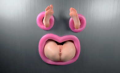 Gloryhole 隔着墙操那个屁股,直到她的脚颤抖 - pinkloving