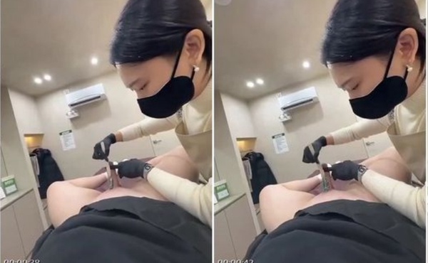 美女鸡巴脱毛服务!这服务不错啊!能忍住不硬起来没?