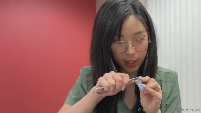 尝试多种性爱体位 Elle Lee Has Sex In Multiple Positions